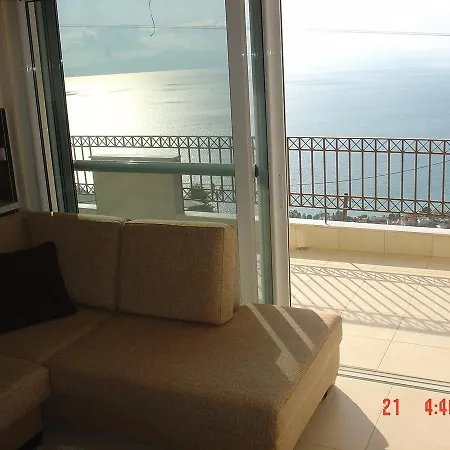 Ferienhaus Amazing 2-bed In Spectacular With Stunning Sea Views *
