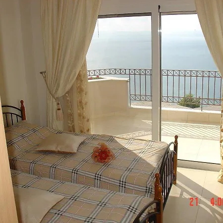 Ferienhaus Amazing 2-bed In Spectacular With Stunning Sea Views *